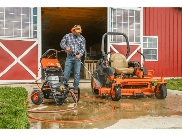 Man using RB 400 to clean mower