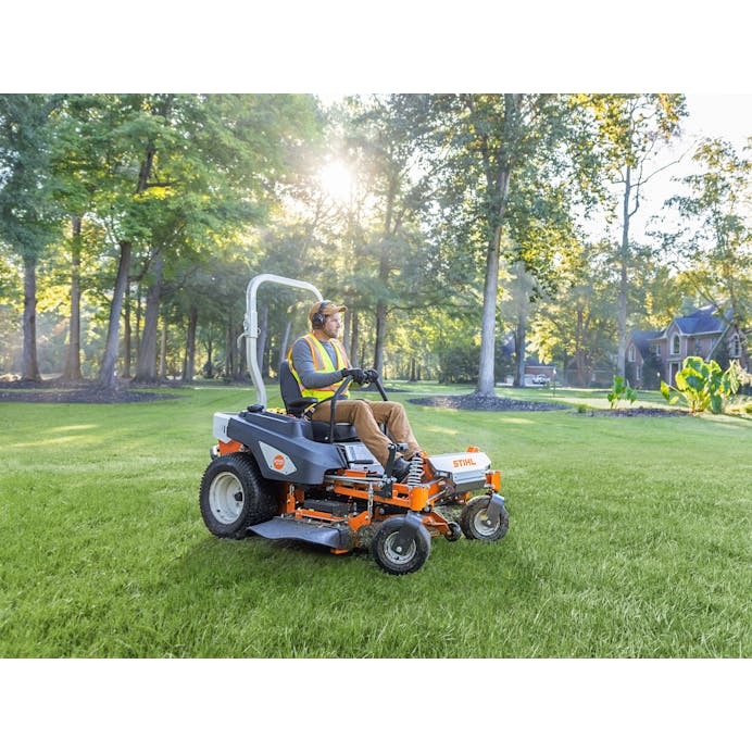 Man mowing lawn with STIHL RZ 752i