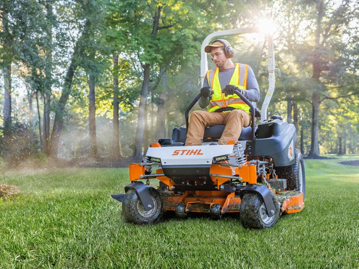 Man mowing lawn with STIHL RZ 752 K