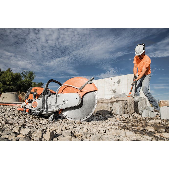 TS 800 STIHL Cutquik® resting on gravel while man breaks up rock in the background 